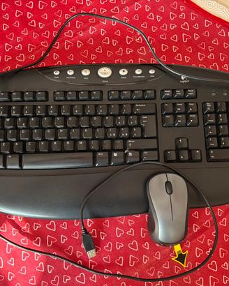 Tastiera Logitech con mouse come nuovi