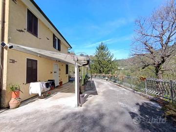 Villa di 182 m² con più di 5 locali e box auto a P