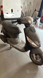 Motorino Piaggio Zip 50 4T
