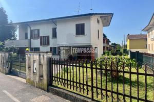 VILLA SINGOLA DI AMPIA METRATURA CON GIARDINO E TE