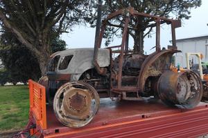 Trattore new holland TND 75 bruciato