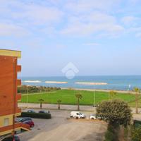 2 LOCALI A PORTO RECANATI