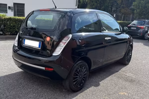 Lancia y 1.2 neopatentati