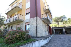 CASA SEMINDIPENDENTE A CARPINETI