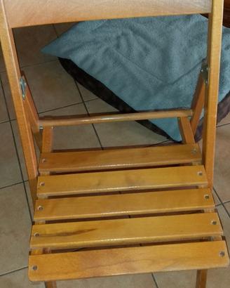 Sedia pieghevole con tavolo in legno