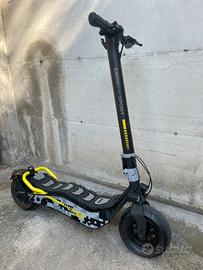 Monopattino ducati scambler 500w 48v elettrico