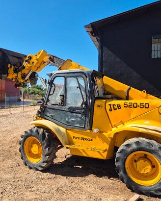SOLLEVATORE TELESCOPICO COMPATTO JCB 520-50