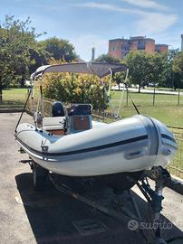 Gommone con carrello revisionato