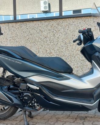 Honda Forza 350