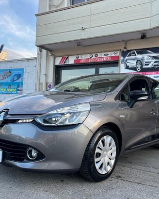 RENAULT Clio 1.2 75 CV GPL 5p. Costume National
