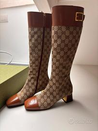 Stivali Gucci al ginocchio in GG canvas