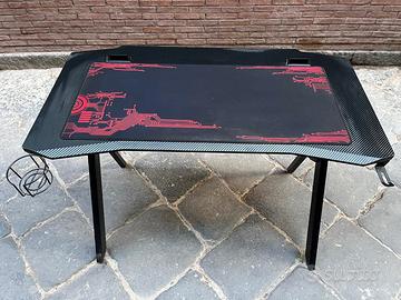 Scrivania Gaming nera con tappetino 
