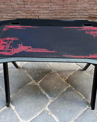 Scrivania Gaming nera con tappetino 