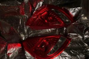 Fari posteriori ford fiesta 2011