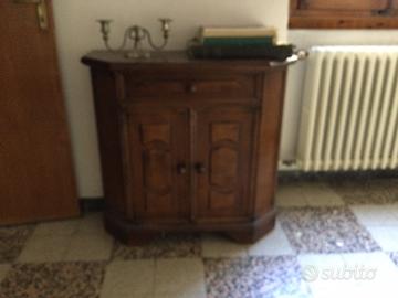 Piccola credenza