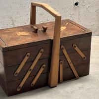 Cassetta antica in legno per cucito