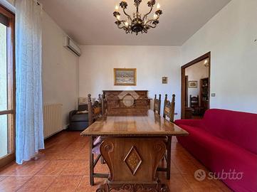 4 LOCALI A LUCCA