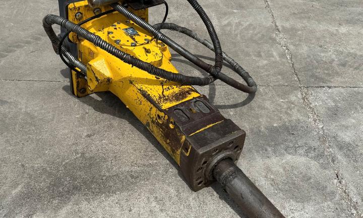 MARTELLO DEMOLITORE EPIROC SB702 PER ESCAVATORE