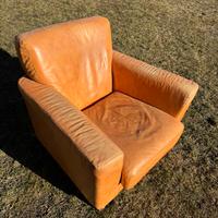 Poltrona in vera pelle.