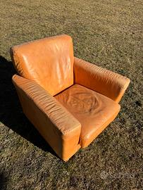 Poltrona in vera pelle.