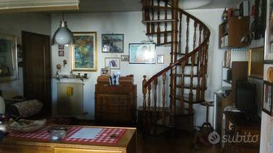 Appart. 4 camere,5 locali,2 bagni, con mansarda