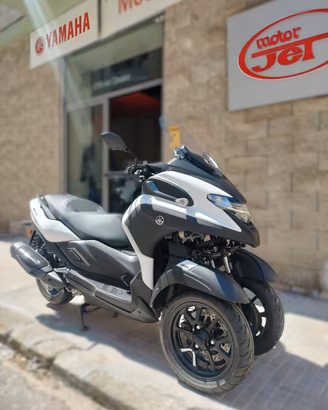 YAMAHA TRICITY 300