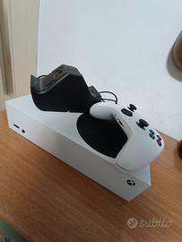 Xbox serie S, con joystick e batteria