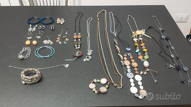 Set bigiotteria bracciali orecchini collane