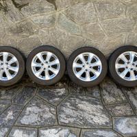 Cerchi in lega con gomme invernali