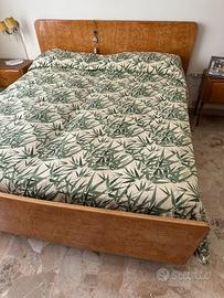 Letto  matrimoniale due comodini e mobile usati