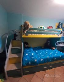 Letto a castello con scala contenitore