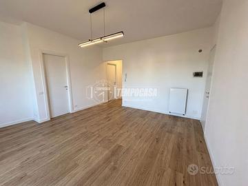 TRILOCALE COMPLETAMENTE RISTRUTTURATO CON BOX E CA