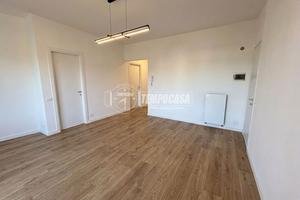 TRILOCALE COMPLETAMENTE RISTRUTTURATO CON BOX E CA