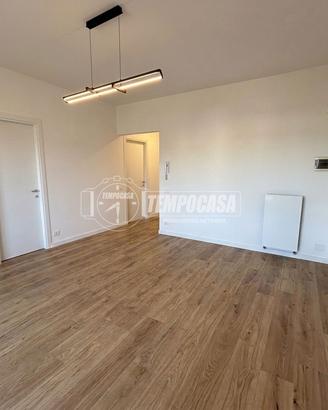 TRILOCALE COMPLETAMENTE RISTRUTTURATO CON BOX E CA