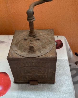 macinino manuale Fratelli Bertoldo, Tre Spade
