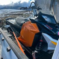 Motoslitta Ski Doo summit 2013 800r e-tec