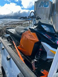 Motoslitta Ski Doo summit 2013 800r e-tec