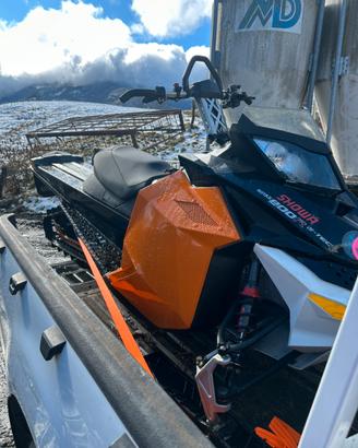 Motoslitta Ski Doo summit 2013 800r e-tec