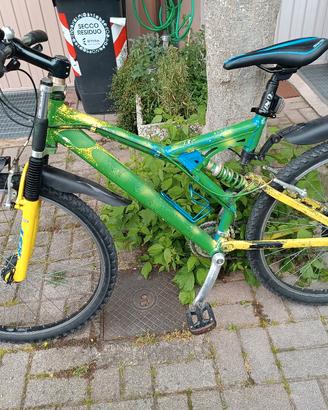 Bici MTB biamortizzata