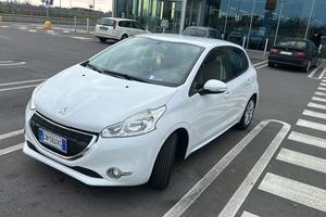 Peugeot 208 2013 pari al nuovo
