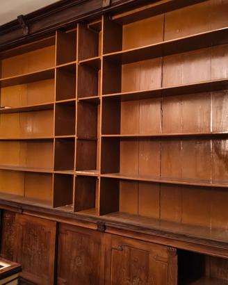 Splendida Libreria a doppio corpo in legno masse