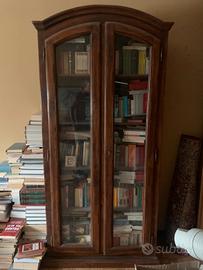 libreria con vetrate