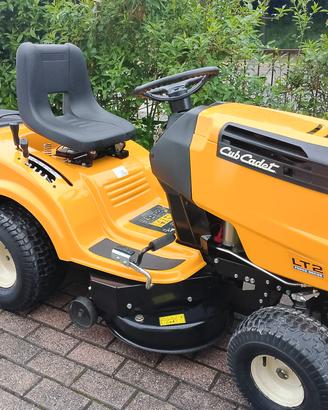 trattorino tagliaerba rasaerba 