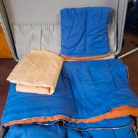 Sacco a pelo singolo con lenzuolo e cappuccio