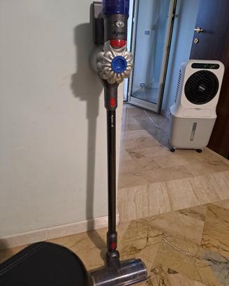 dyson v8