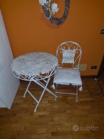 tavolino con sedia