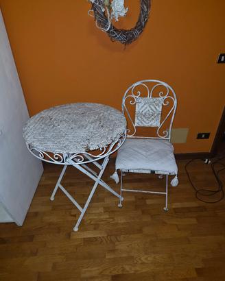 tavolino con sedia