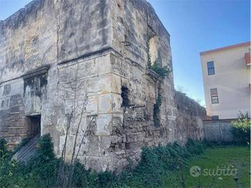 Palazzo / Stabile di 290 m² con 1 locale a Mondrag