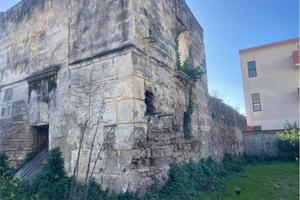 Palazzo / Stabile di 290 m² con 1 locale a Mondrag