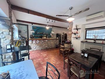 Bar tavola fredda con cucina
